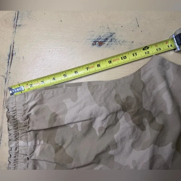 Moncler Pantalone Bermuda Camouflage Shorts - Picture 13 of 14